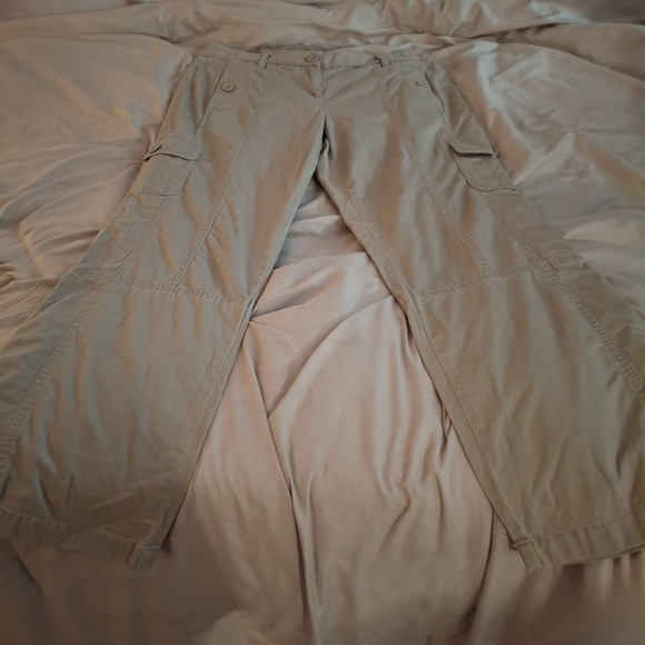 LOFT Women's Khaki Cargo Pants - Picture 3 of 10